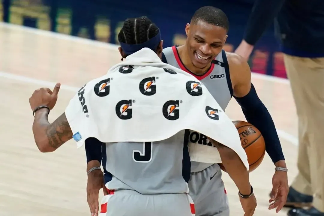 比尔|47年的等待，现役“上古神兽”诞生！比尔50分，实际只得了1分!