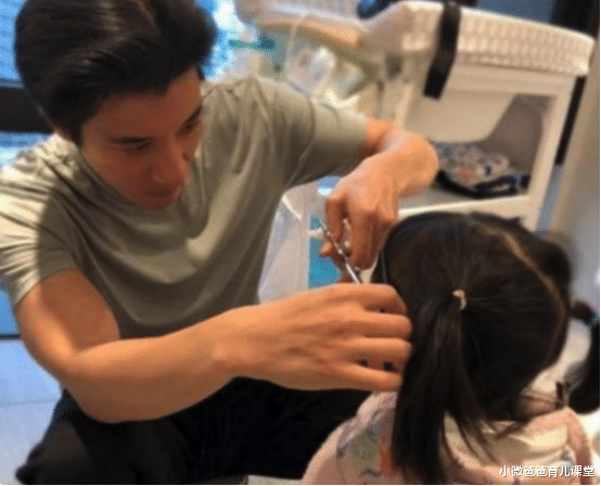 王力宏|王力宏给小儿子取名，全称没有1笔是弯的，歌迷：不愧是创作才子