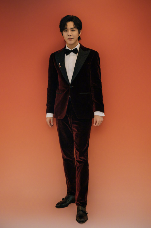 李云迪|一代钢琴家自甘堕落?央评李云迪3个字,网友:字字诛心