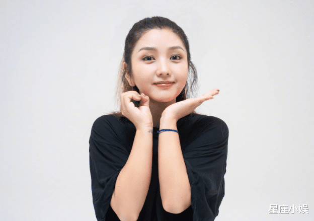 星座小娱 凭借超级女声出道，拥有活泼率真的性格，她就是时尚辣妈何洁