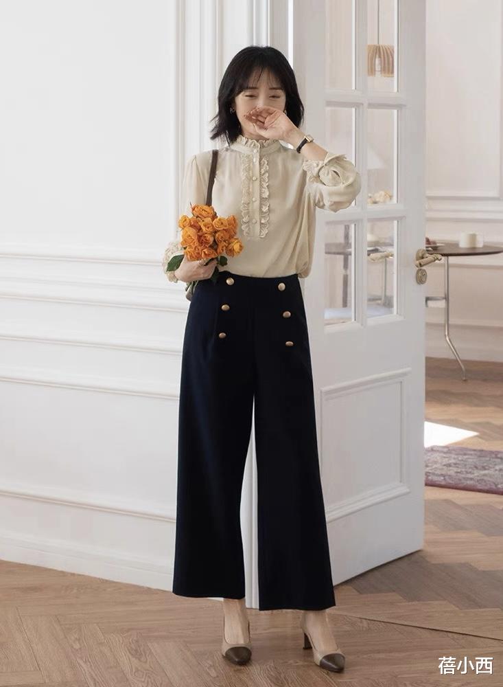 蓓小西 40岁女人多穿“纯色上衣”，记住这3个搭配思路，气质远胜同龄人