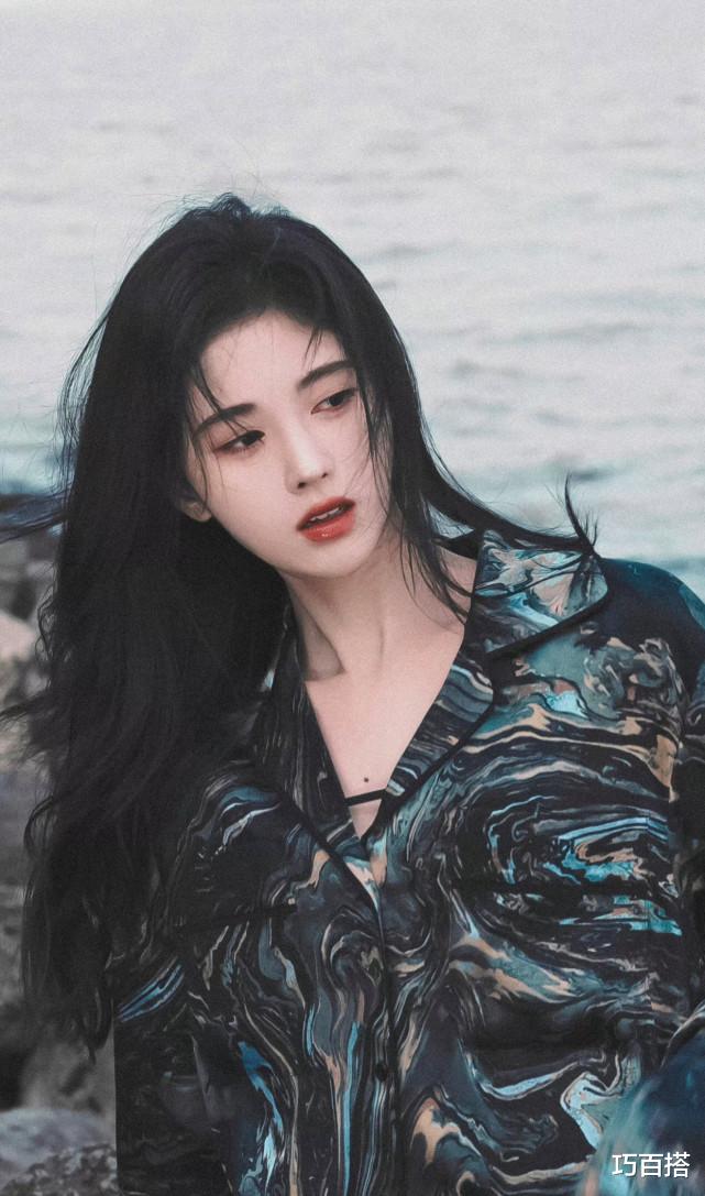 甜宠剧|鞠婧祎氛围感大片来袭，黑丝搭配衬衫，美得性感又高级