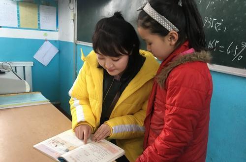 松江|因老师让学生在楼道补作业，家长大闹校长办公室，老师做法引争议