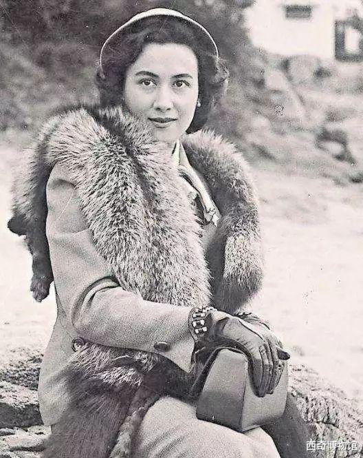 黎婉华|赌王原配黎婉华:死后都没能与丈夫何鸿燊合葬,童话里都是骗人的