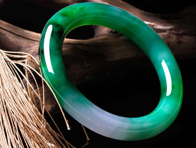 小叶紫檀|翡翠手镯千万不能踩的雷区，一定要识货，不然……