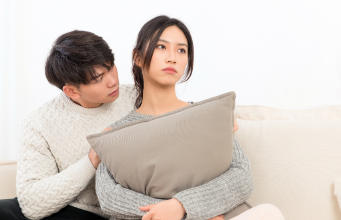 树先生聊情感 已婚女人在外“偷吃”后，往往会留下一些蛛丝马迹，很容易会露馅