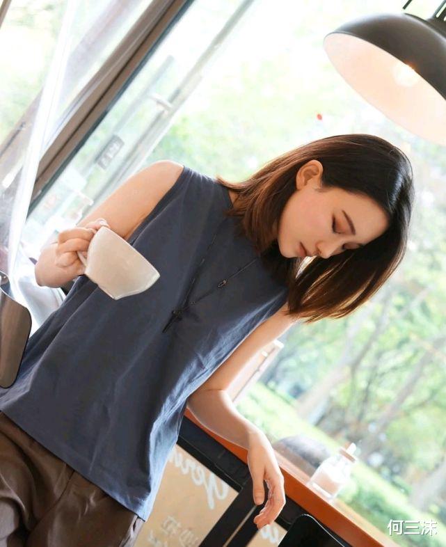何三沫|基础的服装穿搭虽简约，却别有一番风味，简单精致又好驾驭