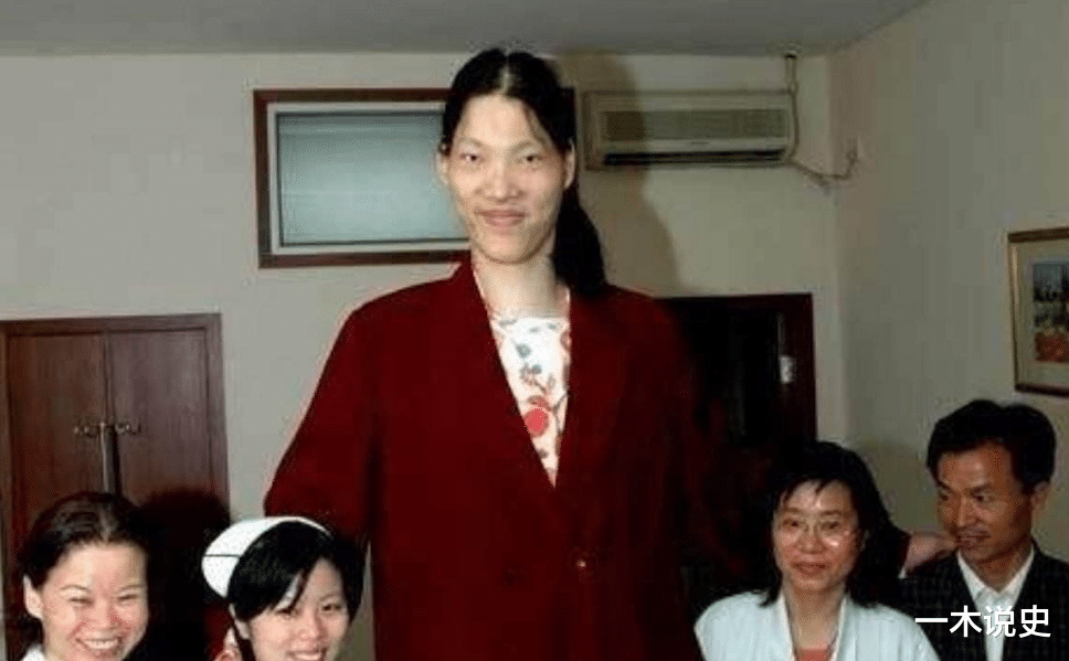 姚明|中國第一女巨人：身高2.48米，比姚明還高22公分，遺體至今保存