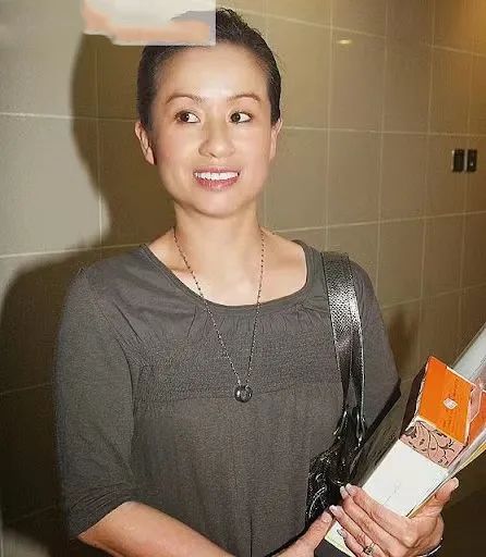 江若琳|江若琳再度出庭！表面是解约纠纷，实则是当第三者引发的恩怨情仇