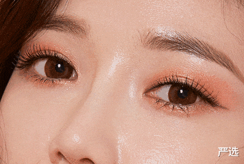 张馨予|张馨予与老公现身街头，排队买烧饼素质高，原来她不化妆也会描眉