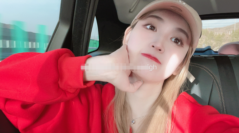 马蓉|马蓉越活越年轻,戴钻石项链嫩如18岁少女,日常开百万豪车兜风