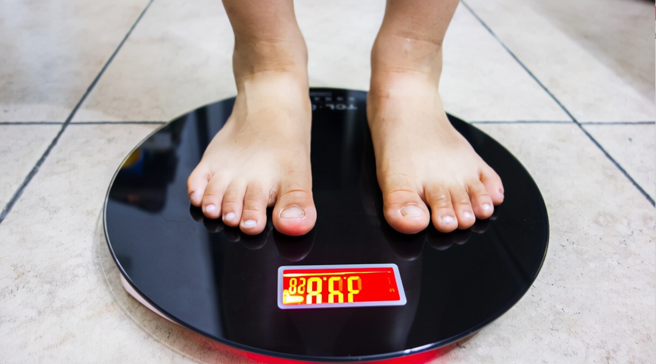 甲状腺癌|女子掉发太频繁，查出甲状腺癌，提醒：出现2个异常，尽早检查