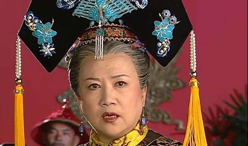 甄嬛|原来甄嬛就是还珠里的老佛爷，难怪晴儿这么受宠，也不看看她是谁