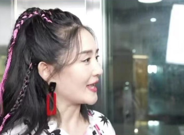 郭晶晶|谢娜复出首次直播，产后真实状态曝光，与赵丽颖娜扎吴昕同框比美