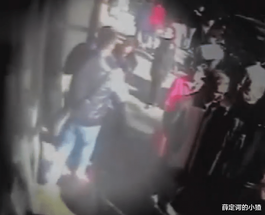 2013年,江苏富豪遭绑架,妻子报案发现丈夫竟是通缉犯,后被判刑