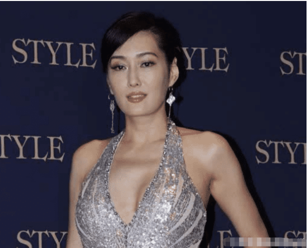 李莫愁|她被称最“性感”李莫愁，今53岁仍韵味十足，风采犹存魅力不减当年！