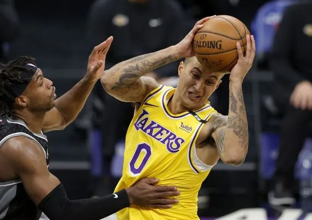 湖人队|4战3胜，湖人怎么又吃了一波福利？