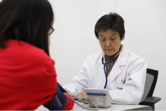 小思医生|70岁院士，研究乳腺病症30年，提出1“方法”，或能减缓乳腺异常