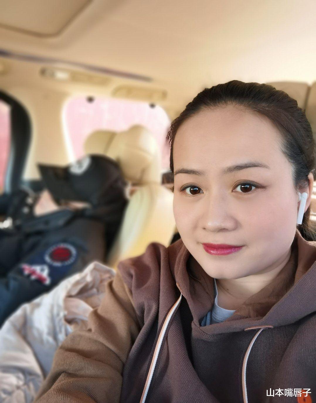 卫衣|岳云鹏老婆光头长成短发！打扮富态有旺夫相，穿1万块卫衣真时髦