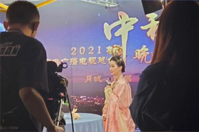 刘诗诗|刘诗诗中秋晚会路透曝光，时隔五年再扮古装造型，似嫦娥仙子