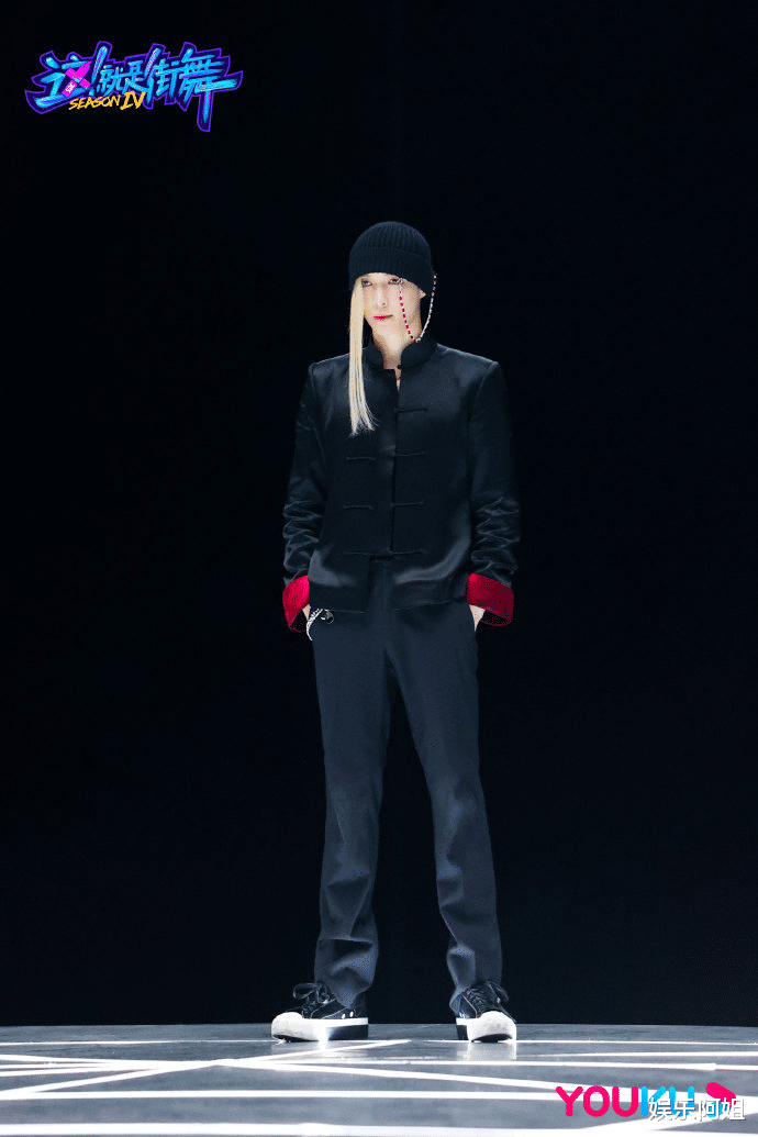 王一博|《街舞4》花絮图出炉！张艺兴白金刘海野性，王一博酷飒重回巅峰