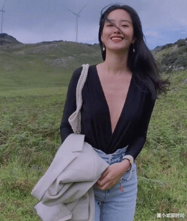 穿衣搭配|杨采钰的亮片连衣裙“火”了,搭配短发造型好吸睛,超迷人