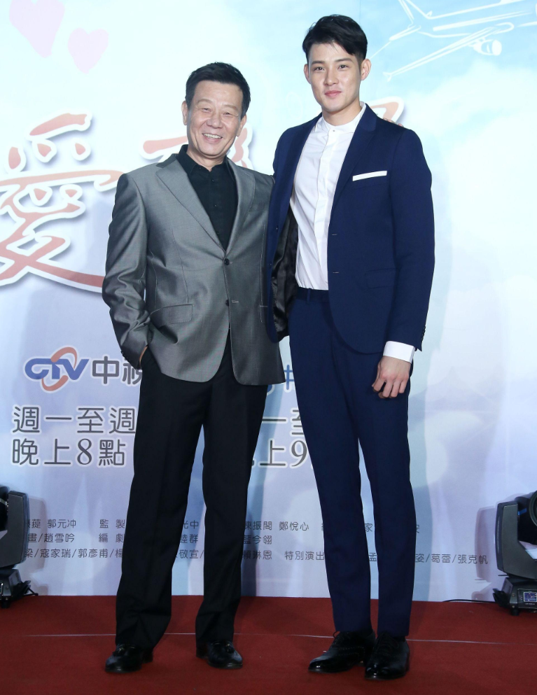 马蓉|一妻一妾住楼上楼下，66岁仍奔波赚钱养家的他，真的值得羡慕吗？