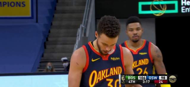 斯蒂芬·库里|勇士卧龙凤雏坑死库里！居高临下？绿军这一打法简直太欺负人