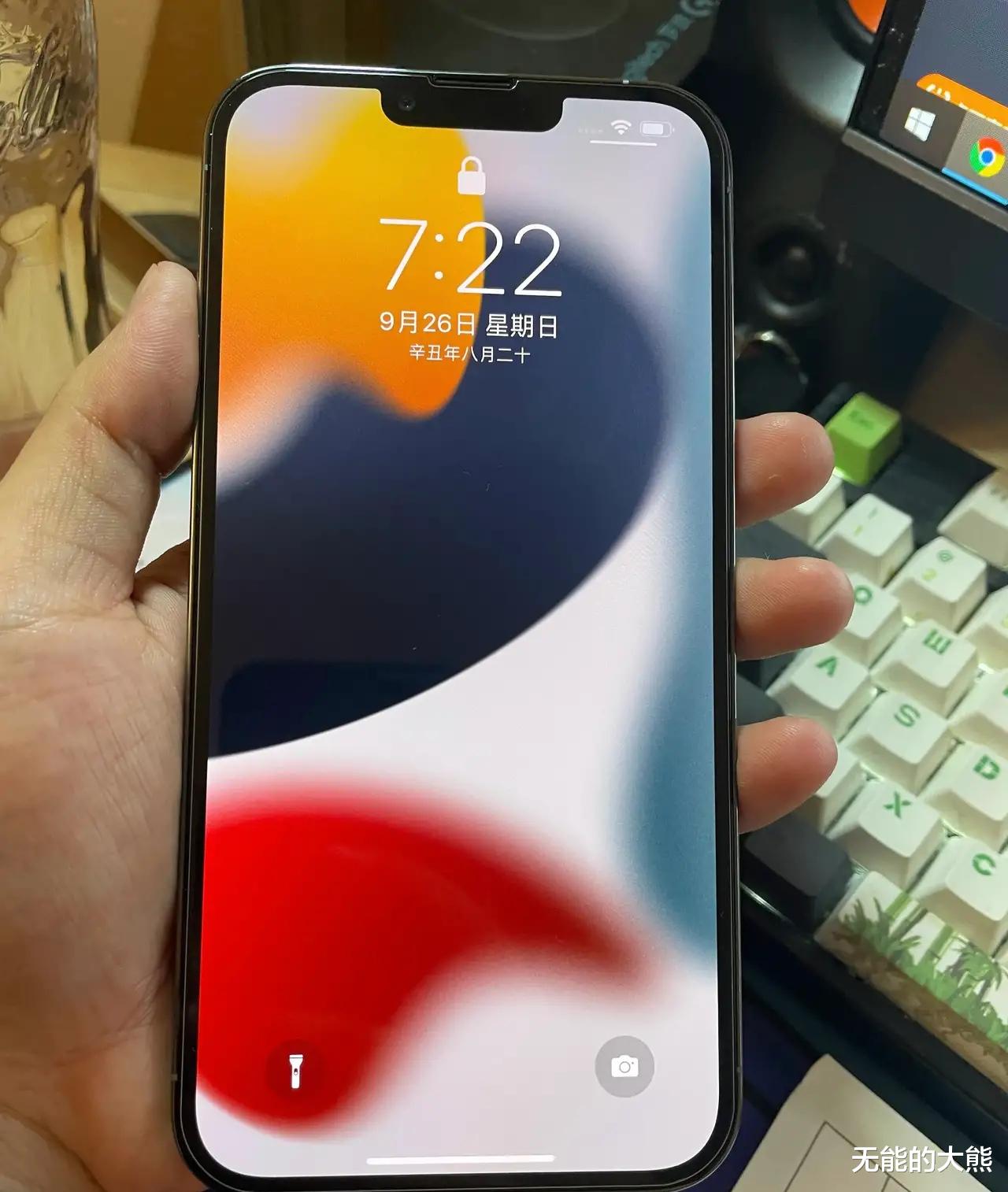iphone12|不想吐槽，纯客观的说，iPhone12以上的直角边框并不是一个多么优秀的设计