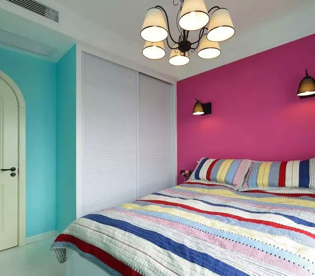 54平两室公寓,色彩搭配好大胆,餐厅的上下柜,好看又好用