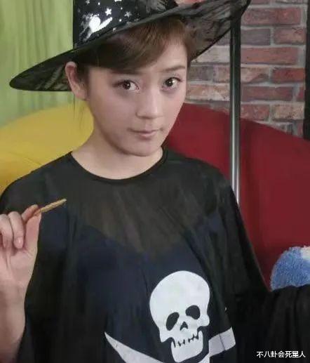 袁姗姗|华鼎奖上袁姗姗大变样，山根太高鼻翼很宽，女星动鼻需谨慎