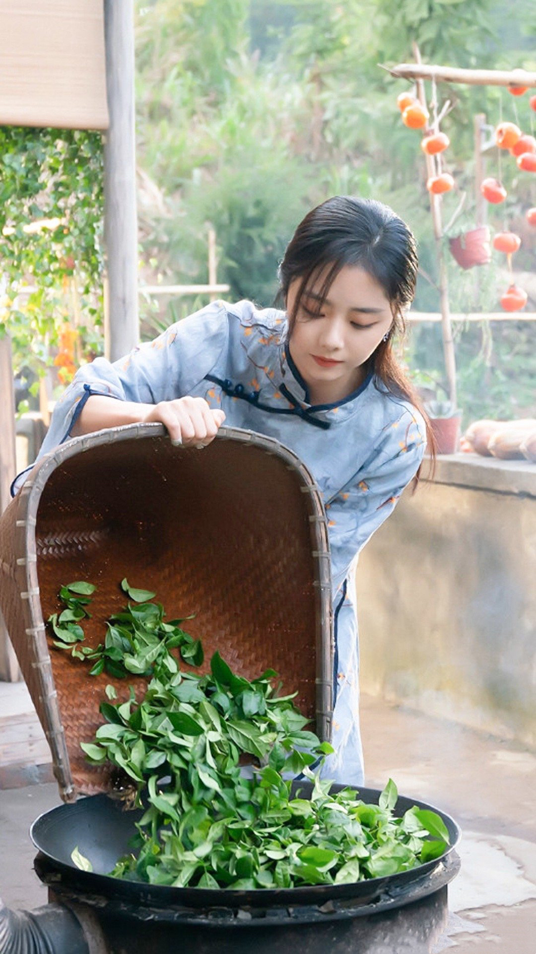 哚乐Like时尚|谭松韵旗袍造型绝美！文艺雅致自带甜美可爱，元气少女感慕了