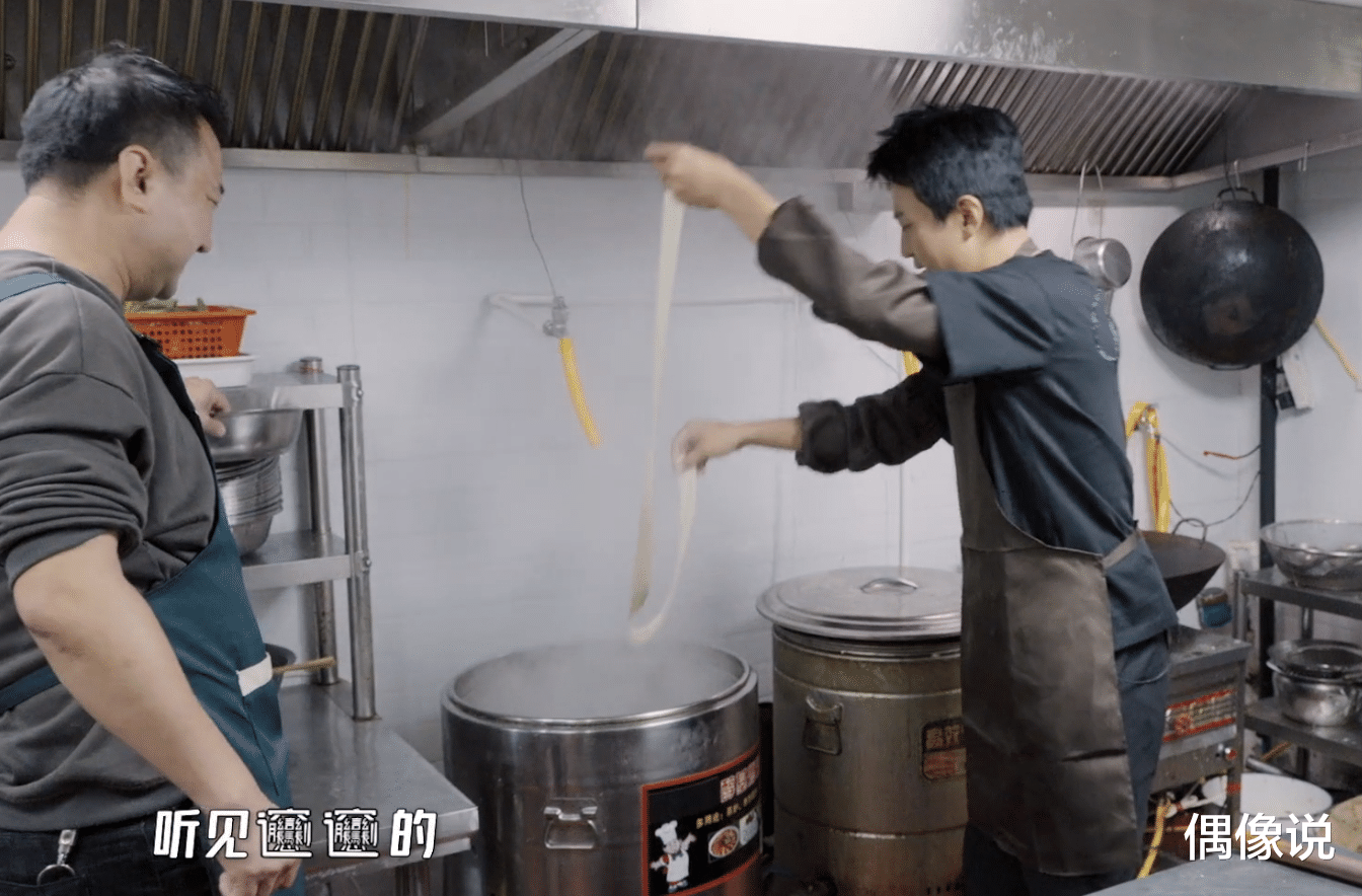 邓超|孙俪晒邓超做的biangbiang面，直夸不难吃！但缺少一道工序