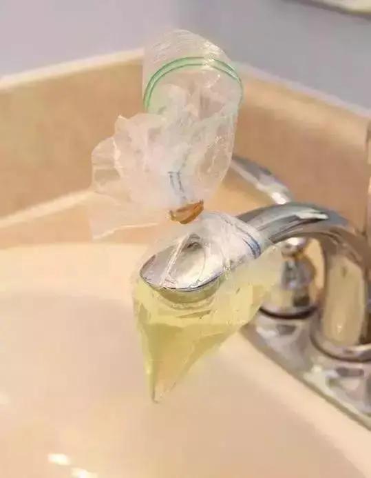 卫生间老是臭烘烘怎么办?邻居教了几招,回家立马照着做