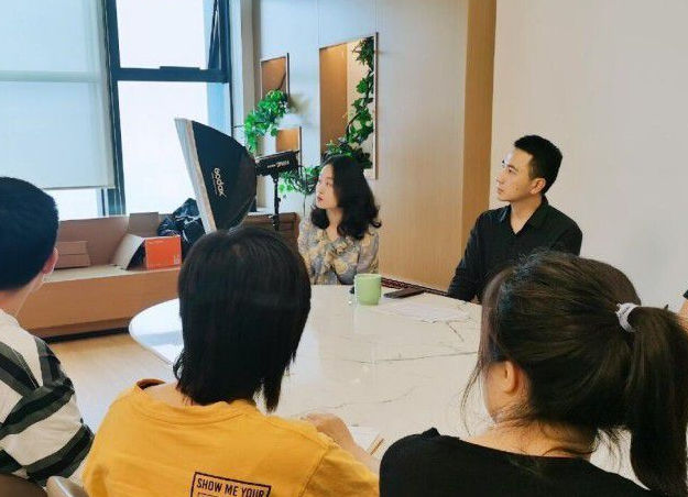 林生斌|疑似小乐发视频痛哭，我们再也回不去了，与林生斌感情出现危机？