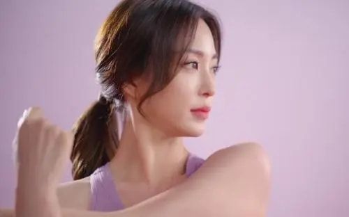 韩艺瑟|“财阀千金”韩艺瑟：无谓男友曾是“牛郎”，开直播怒斥爆料者