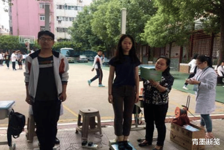7年前,李亚诺花16万锯断骨头,只为长高7厘米,手术后怎样了?