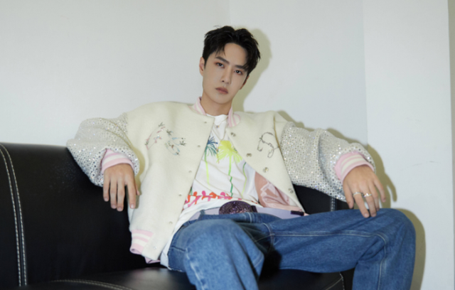 王一博|王一博突然官宣“新身份”，普普通通5字，却让粉丝嗑的一塌糊涂