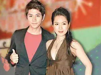 苟芸慧|世纪恋崩了!各玩各还装恩爱,4胎也不生了?