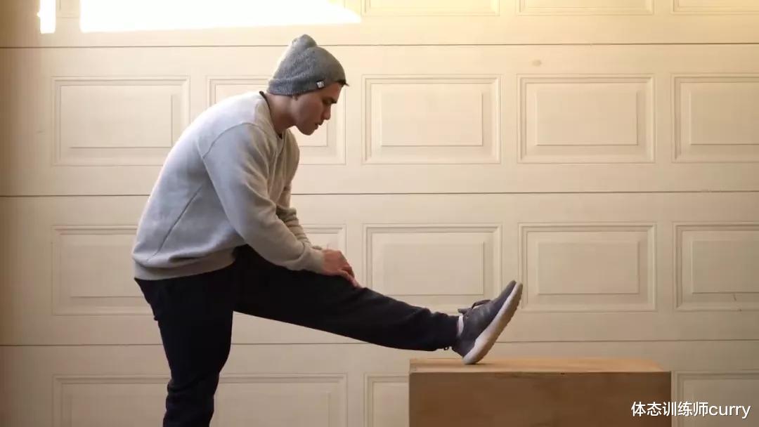 贫血|?11个拉伸动作,彻底解决“腰部”疼痛僵硬、还你一身轻松!