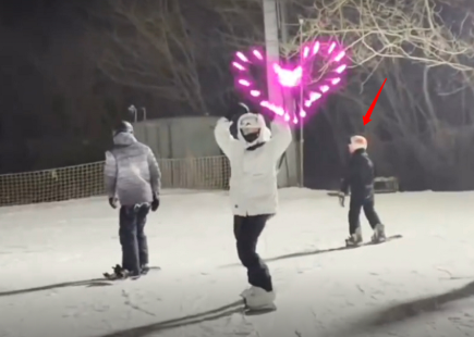 马蓉|马蓉越活越年轻,戴钻石项链嫩如18岁少女,日常开百万豪车兜风