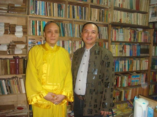 多尔衮|他自称多尔衮孙子，买不到火车票，大闹火车站怒斥：你们都是奴才