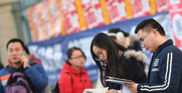 雪落无尘谈|进入专科院校后才发现，与本科生有“四大差距”，心酸又无奈