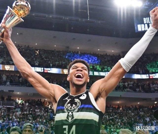 字母哥|詹姆斯：字母哥能長留雄鹿并在雄鹿隊奪冠是好事，我和他情況不同