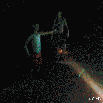 “和朋友一起住酒店，卫生间的小铁棍是干嘛的？”