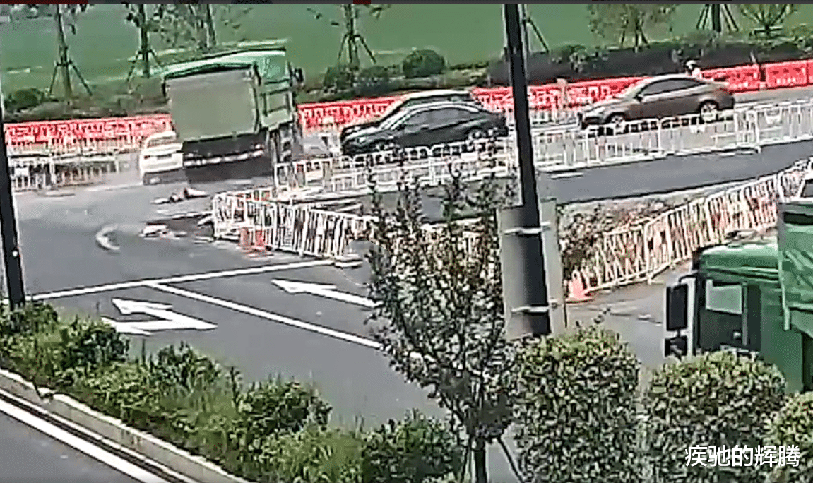 疾驰的辉腾|浙江杭州：萧山区浦阳镇大泥线发生一起车祸，事故原因又和这个有关