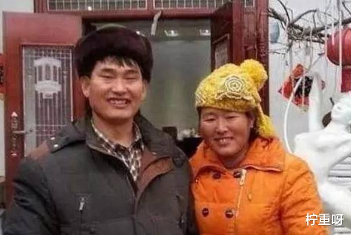 柠重呀|大衣哥儿媳晒游玩照，小腹平坦未跟老公同框，网友质疑是否离婚了
