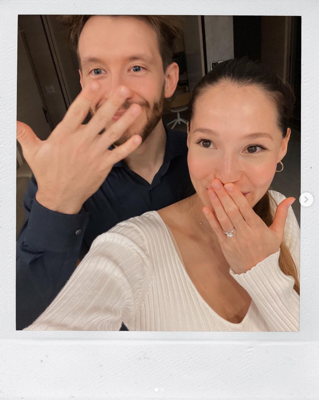 求婚|34岁混血女星被男友惊喜求婚，肚中怀7月男胎，自曝差点当场生娃  ?