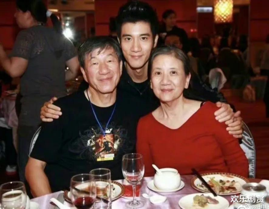 李靓蕾|李靓蕾用一条王力宏的短信,秒掉王力宏的一名80岁救兵发言