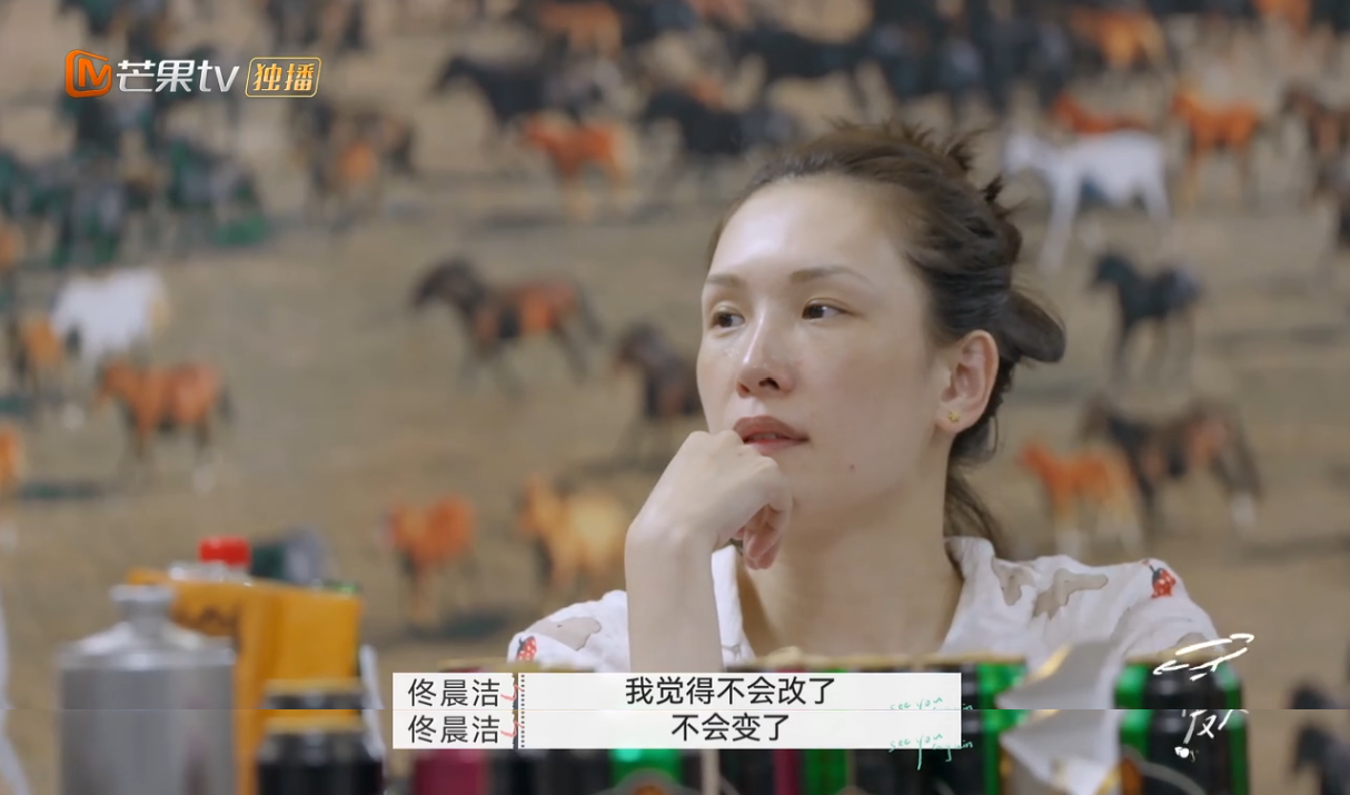 张智霖|魏巍酗酒太凶停不下来，佟晨洁劝酒反被一把甩开，感觉是真没救了